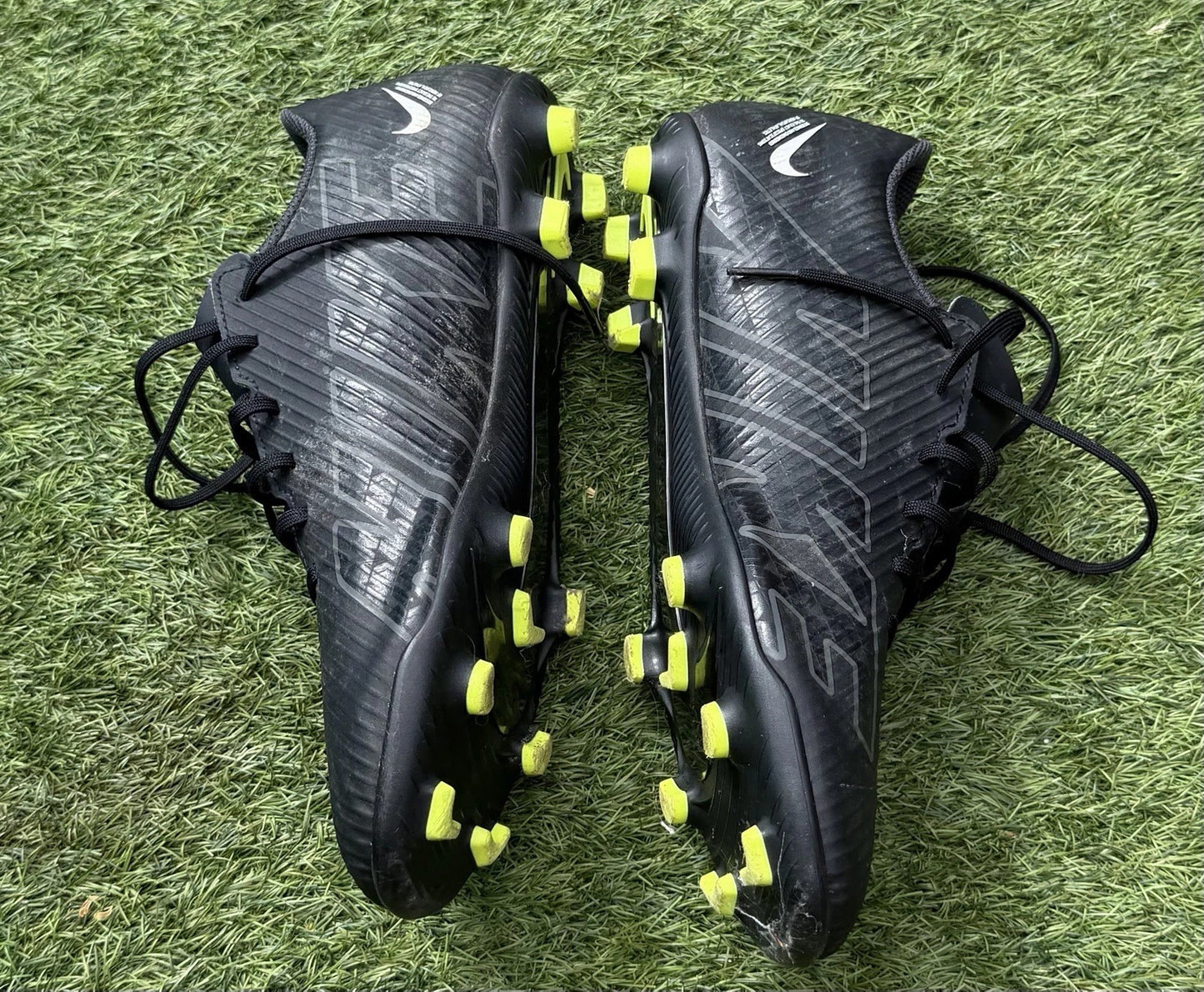 Junior Nike Mercurial Vapor 15 Club FG/MG Football Boots Black/Grey UK Size 6.5
