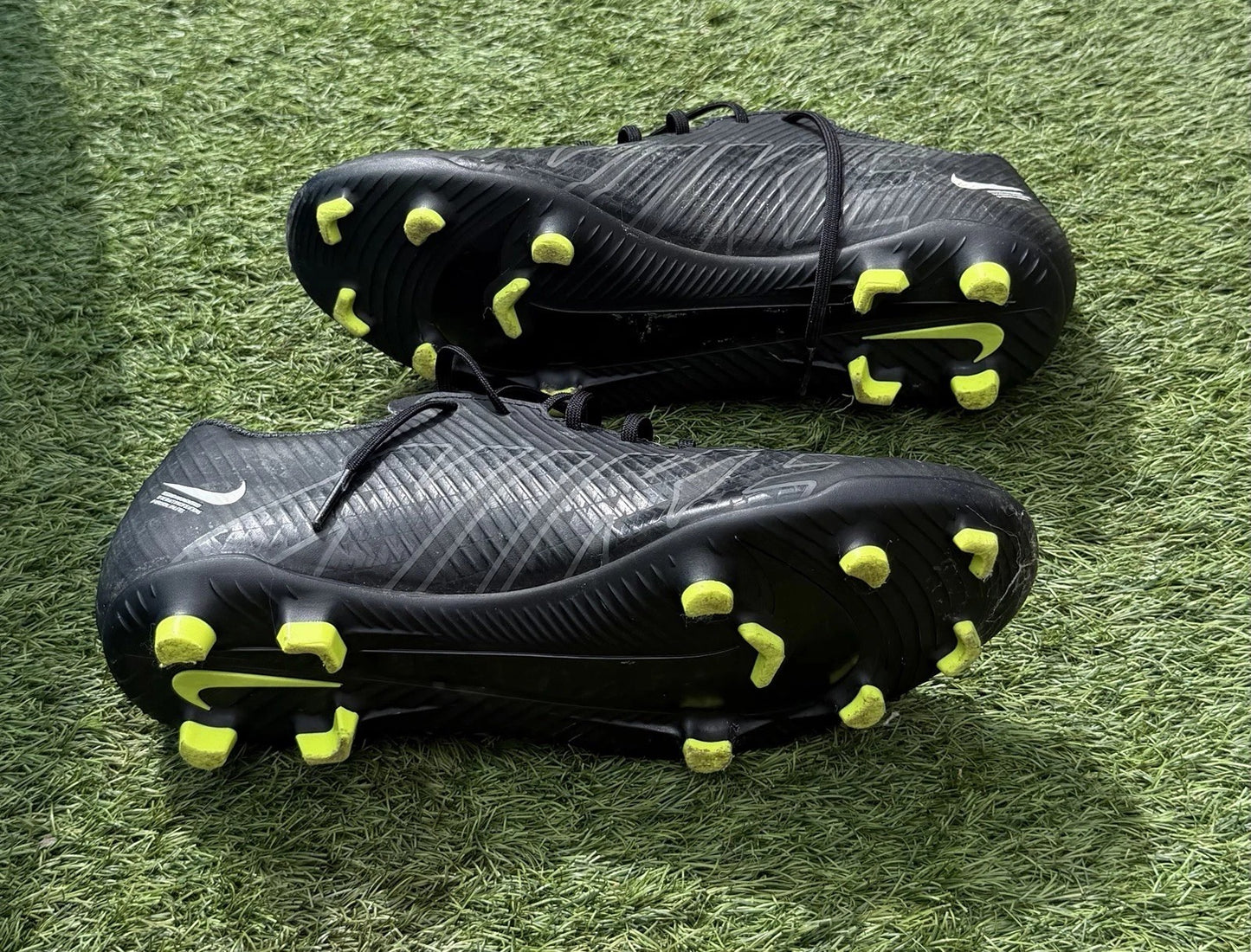 Junior Nike Mercurial Vapor 15 Club FG/MG Football Boots Black/Grey UK Size 6.5